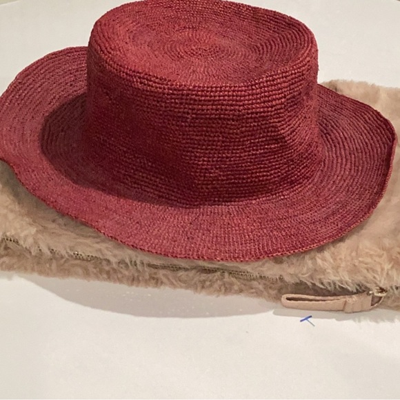 Elegant Red Woven Hat - Picture 1 of 2